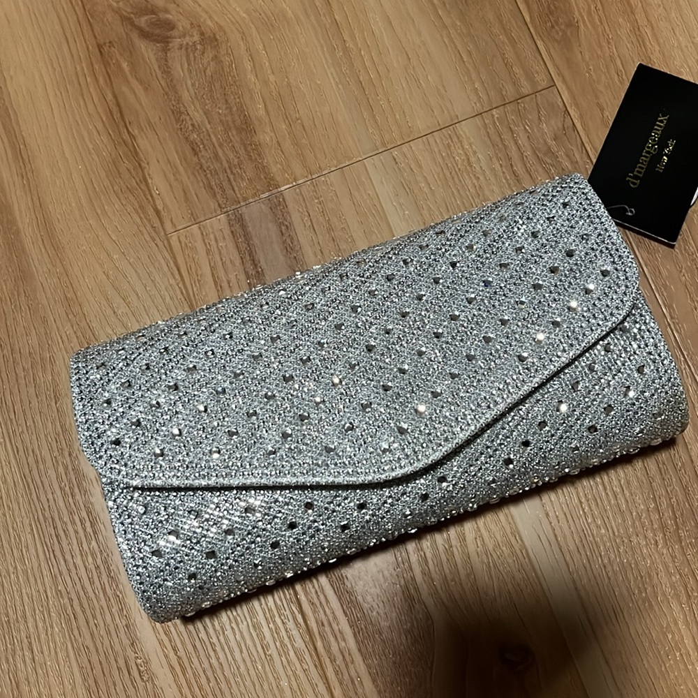 Elegant Silver Clutch Bag - Picture 2 of 5